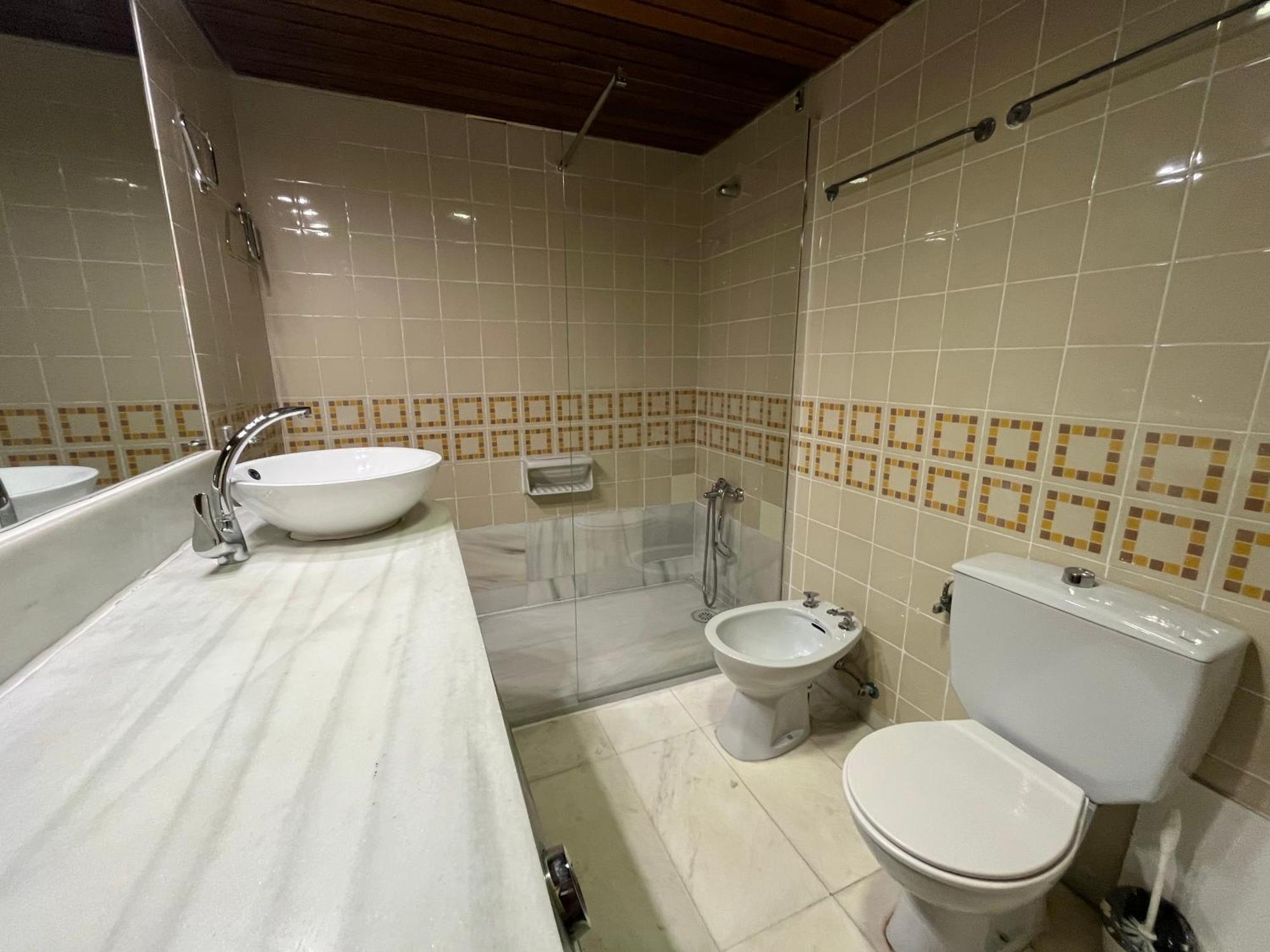 Pisos Con Piscina De Temporada Corta Estancia Madrid Exterior foto